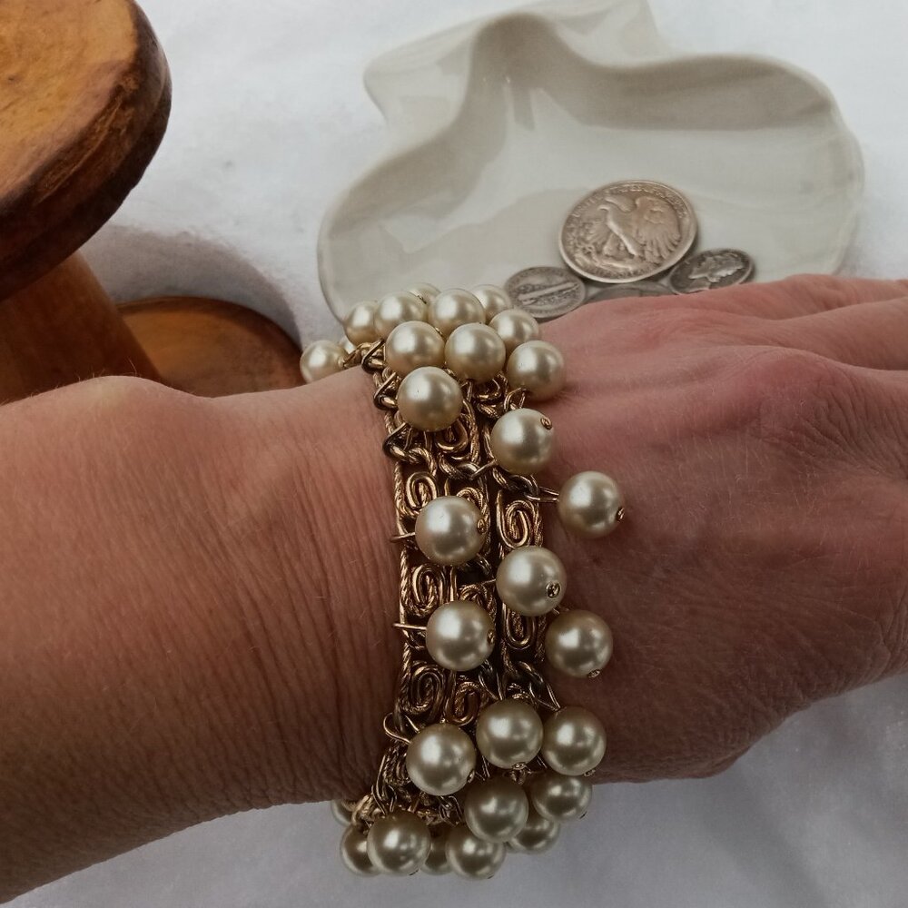 Crown Trifari Pearl & Snail Chain Bracelet
